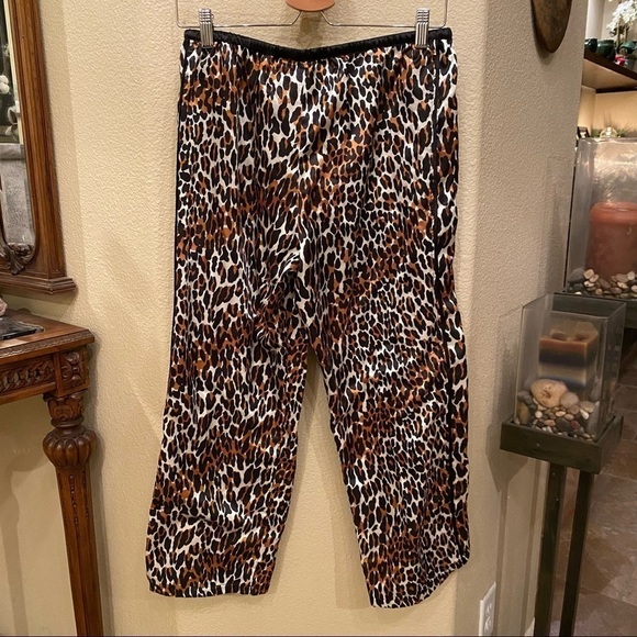 BETSEY JOHNSON Leopard Print 2-Piece Pajama Set Top and Bottom Size Medium - Picture 7 of 11